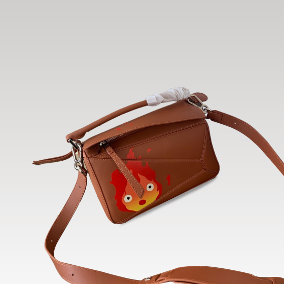 Roewe puz! a carries a crossbody bag