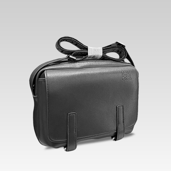 New men\'s messenger bag from Roewe